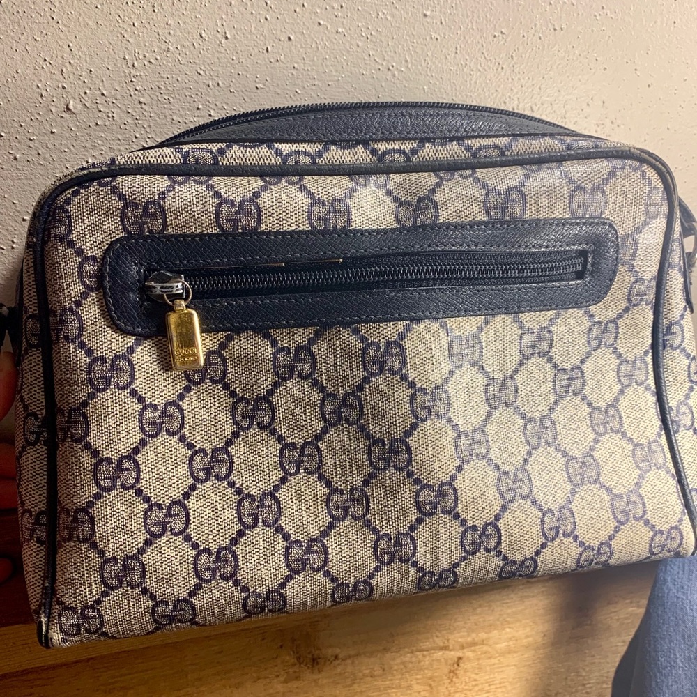 Authentic vintage Gucci clutch / crossover purse